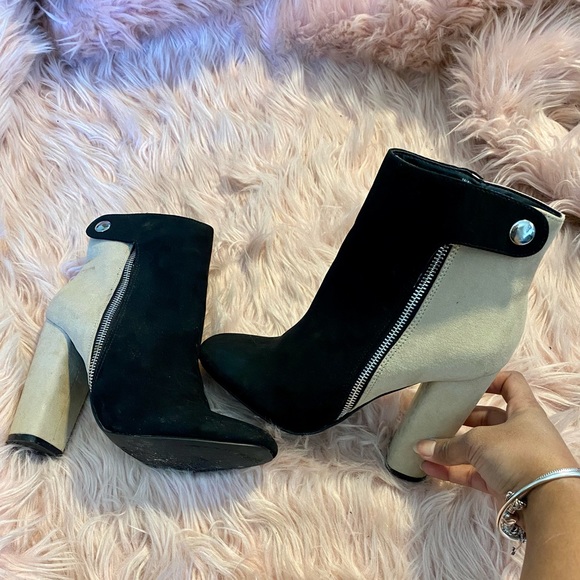 Yalah Side Zip Bootie - Picture 3 of 6